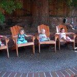 friends_jupes_chairs